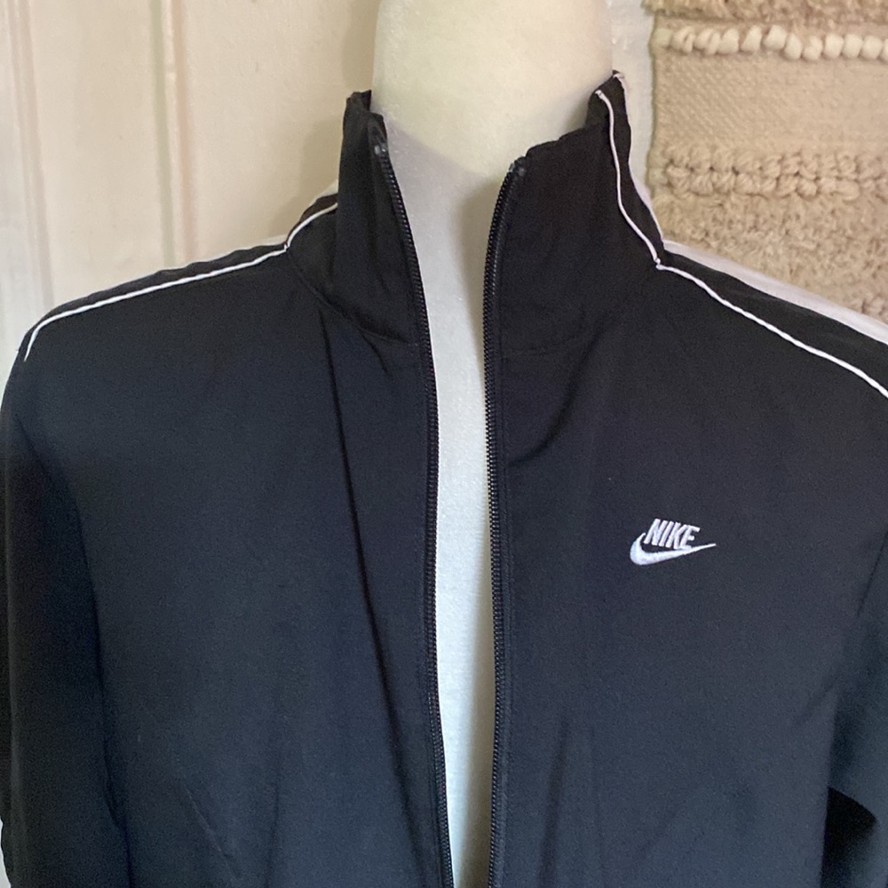 Nike - Picture 3 of 8